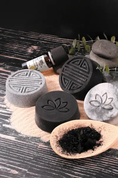 Fekete szappankészítő DIY szett ‘Charcoal’ | Graine Créative